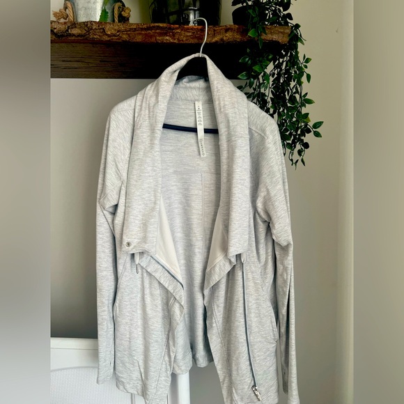 Lululemon draped zip up sweater/jacket • size 6 - Picture 1 of 1